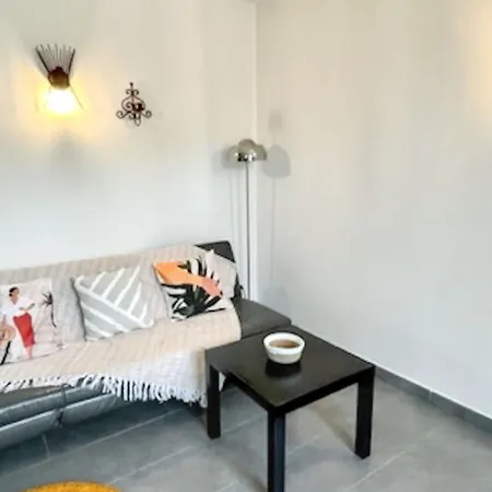 Maison Charmante A Avec Piscine Partagee